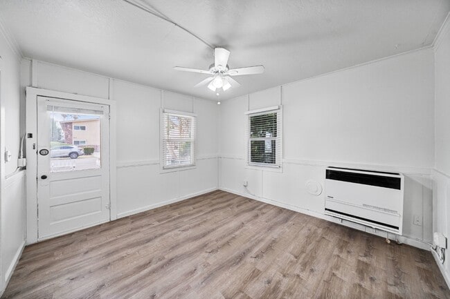 Building Photo - North Park - Detached Bungalow 1 bed / 1 b...