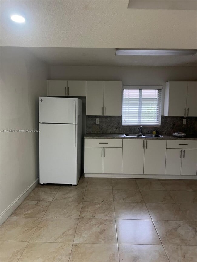 Foto del edificio - 1650 W 44th Pl