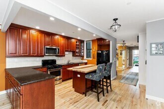 Building Photo - 103 W 118th St
