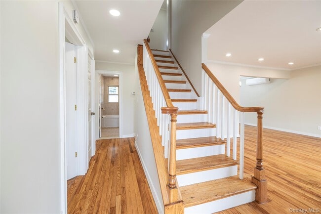 Building Photo - 3883 Franklin Ave