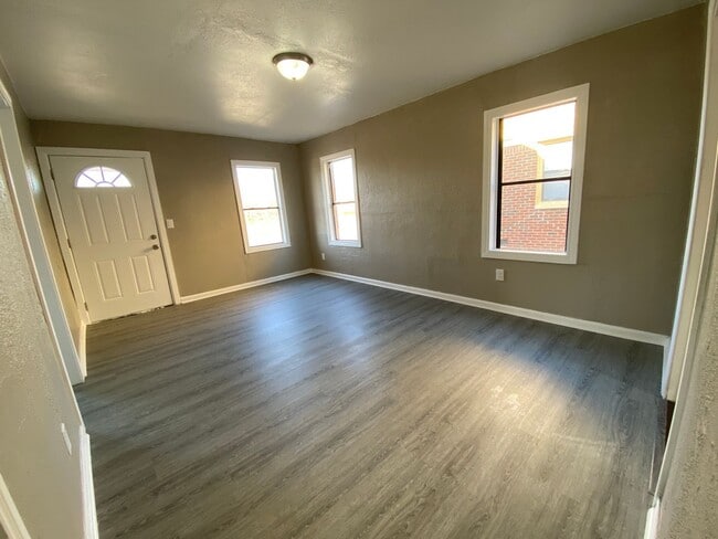 Building Photo - 2 Bedroom Home Available Now in OKC!!!