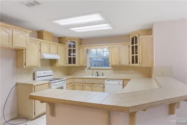 Building Photo - 2212 Lilly Cove Dr