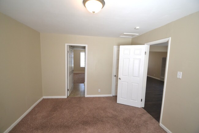 Foto del edificio - 2640 E 110th St