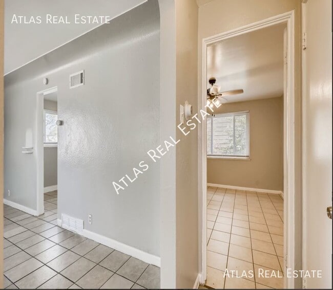 Building Photo - Beautiful 2 bedroom one bath apartment. Av...