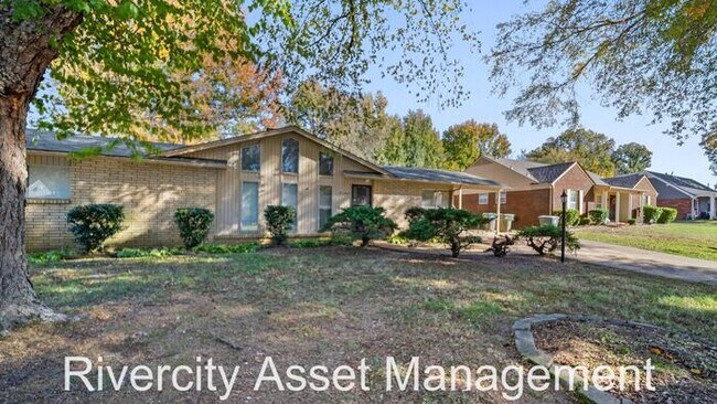 Building Photo - East Memphis Beauty!!!! Section 8 Welcomed...