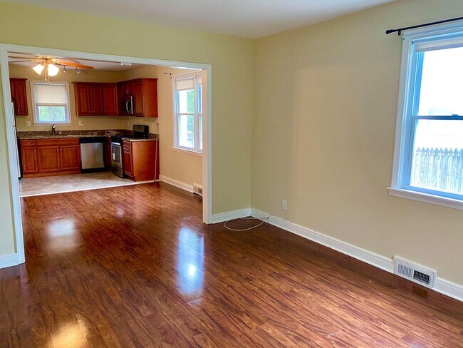 Photo - Spacious 3-bedroom in Cedmont - Back Deck ... House