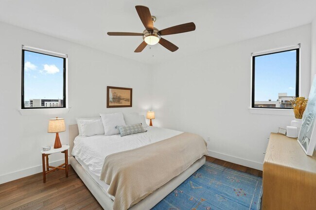 Foto del edificio - 1615 E 7th St