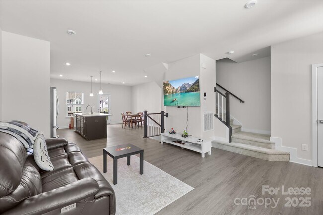 Building Photo - 9338 Mallard Mls Dr
