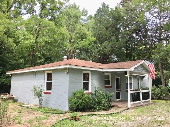 Building Photo - 3 Bedroom 2 Bath House in Summerville