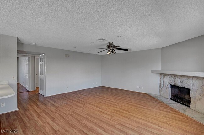 Building Photo - 913 Falconhead Ln