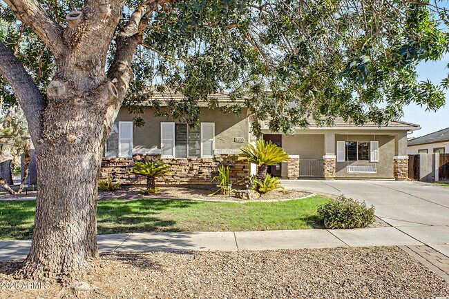Building Photo - 4203 E Los Altos Rd
