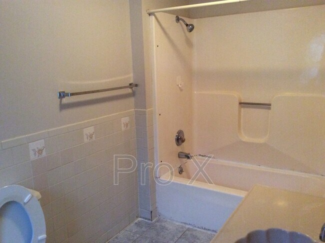 Foto del edificio - 418 W 9th St