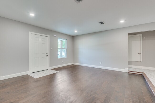 Building Photo - 1413 Swiss St