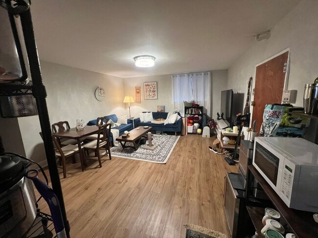 Building Photo - Just Renovated, Great Value Brighton 2 Bed - Heat/HW Included