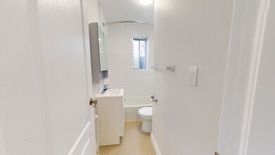 Building Photo - 316-320 Lonsdale Road