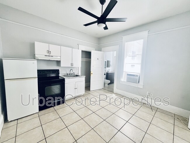 Building Photo - 419 4th St N