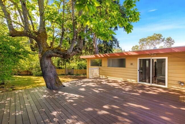 Building Photo - Mercer Island 4 Bedroom 3 Bath Rental Home...