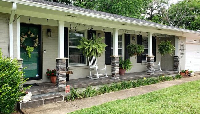 Building Photo - 3204 Whitesburg Dr