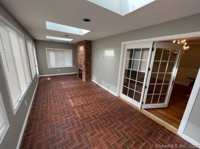 Building Photo - 444 Ridge Rd