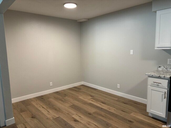 Building Photo - 1646 W 42nd St