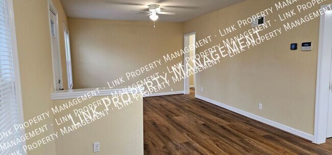 Foto del edificio - 129 N Moore Rd