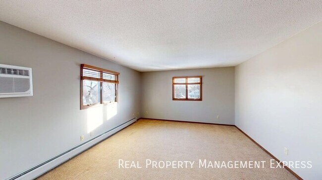 Foto del edificio - Spacious 2 Bedroom Apartment