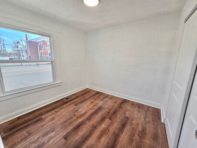 Foto del edificio - 433 E Bridge St