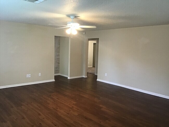 Foto del edificio - 5602 Darby Square Trl