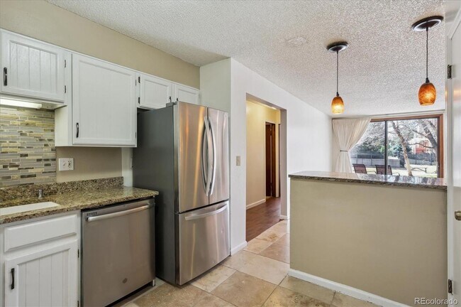 Foto del edificio - Spacious 2BD, 2BA Condo with Bonus Flex Room