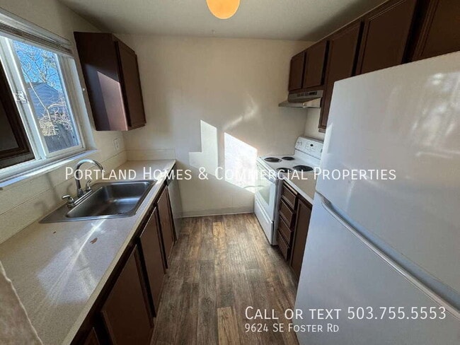 Foto del edificio - 9624 SE Foster Rd