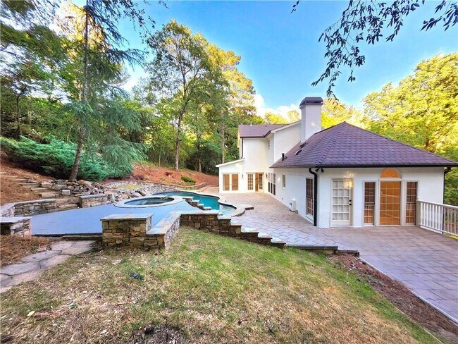 Foto del edificio - 5125 Powers Ferry Rd NW
