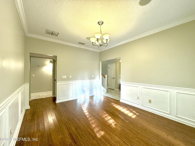 Building Photo - 900 Paradise Ln