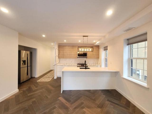 Photo - 3 bedroom in ASTORIA NY 11103 Apartment