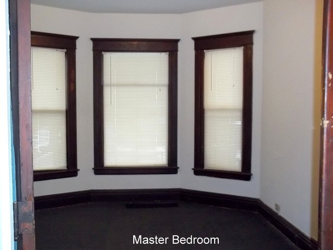 Building Photo - 411 W Dutton St