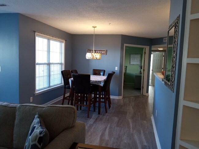 Foto del edificio - 412 Rivertree Ln
