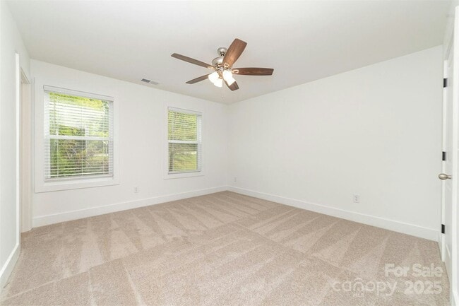 Foto del edificio - 213 Rosemont Ave