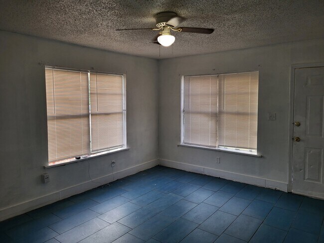 Foto del edificio - 104 Cottonwood Ave