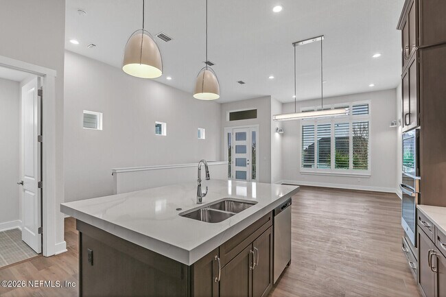 Building Photo - 459 Crestview Dr