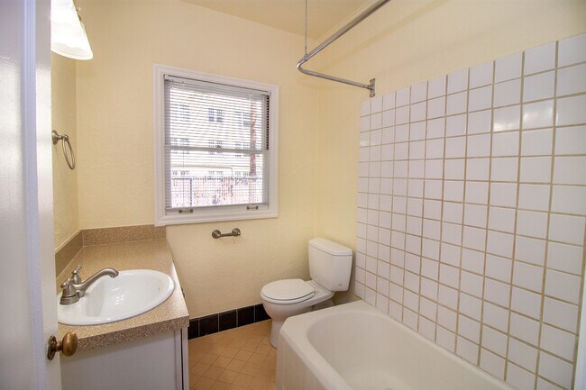 Baño - Gardner Court