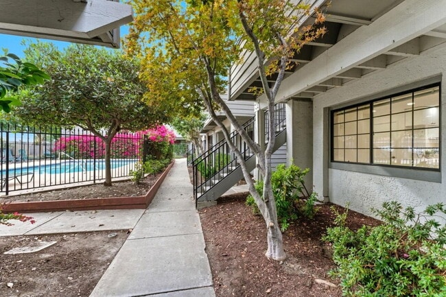 Building Photo - "Chic & Cozy 1-Bedroom Retreat with Pool Access in San Jose"