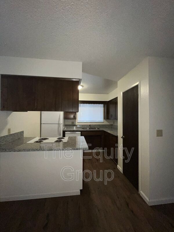 Building Photo - 307 N Westfield St