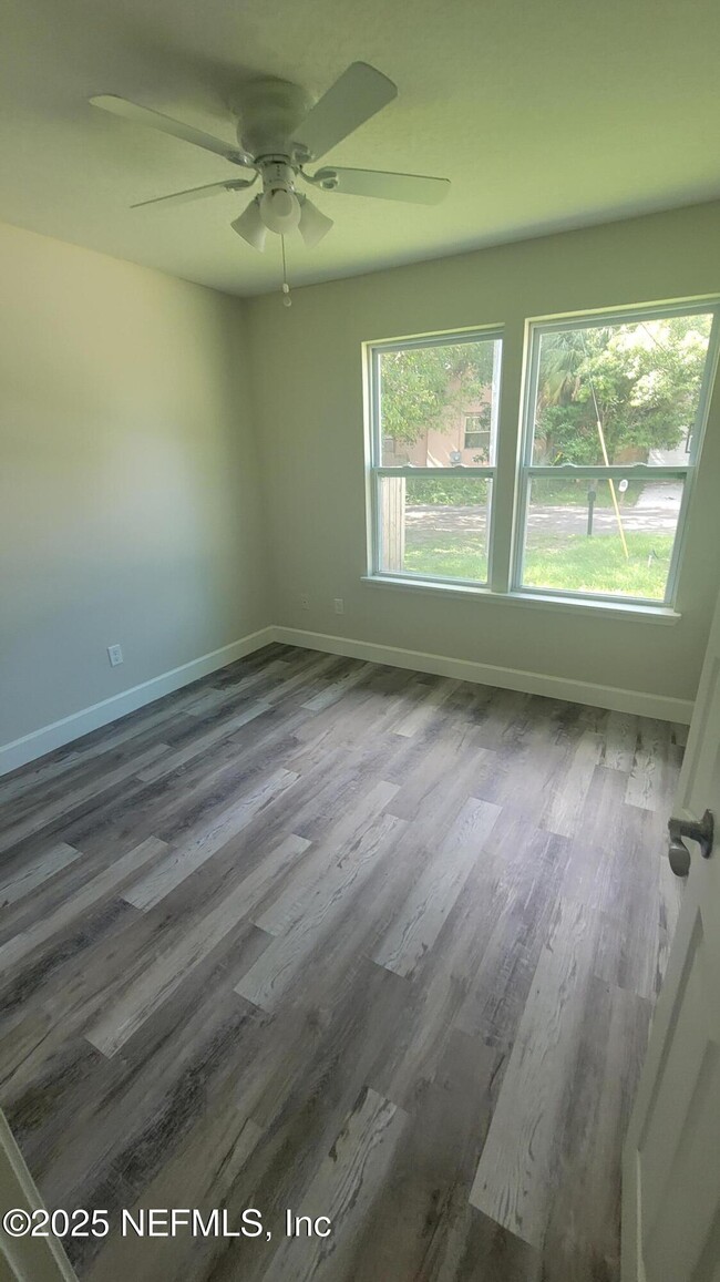 Foto del edificio - 2911 Wilcox St