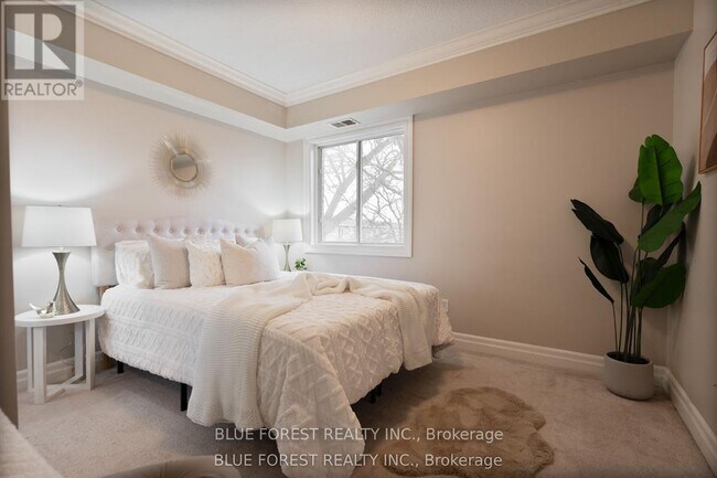 Photo du bâtiment - 1275 Bentley Dr