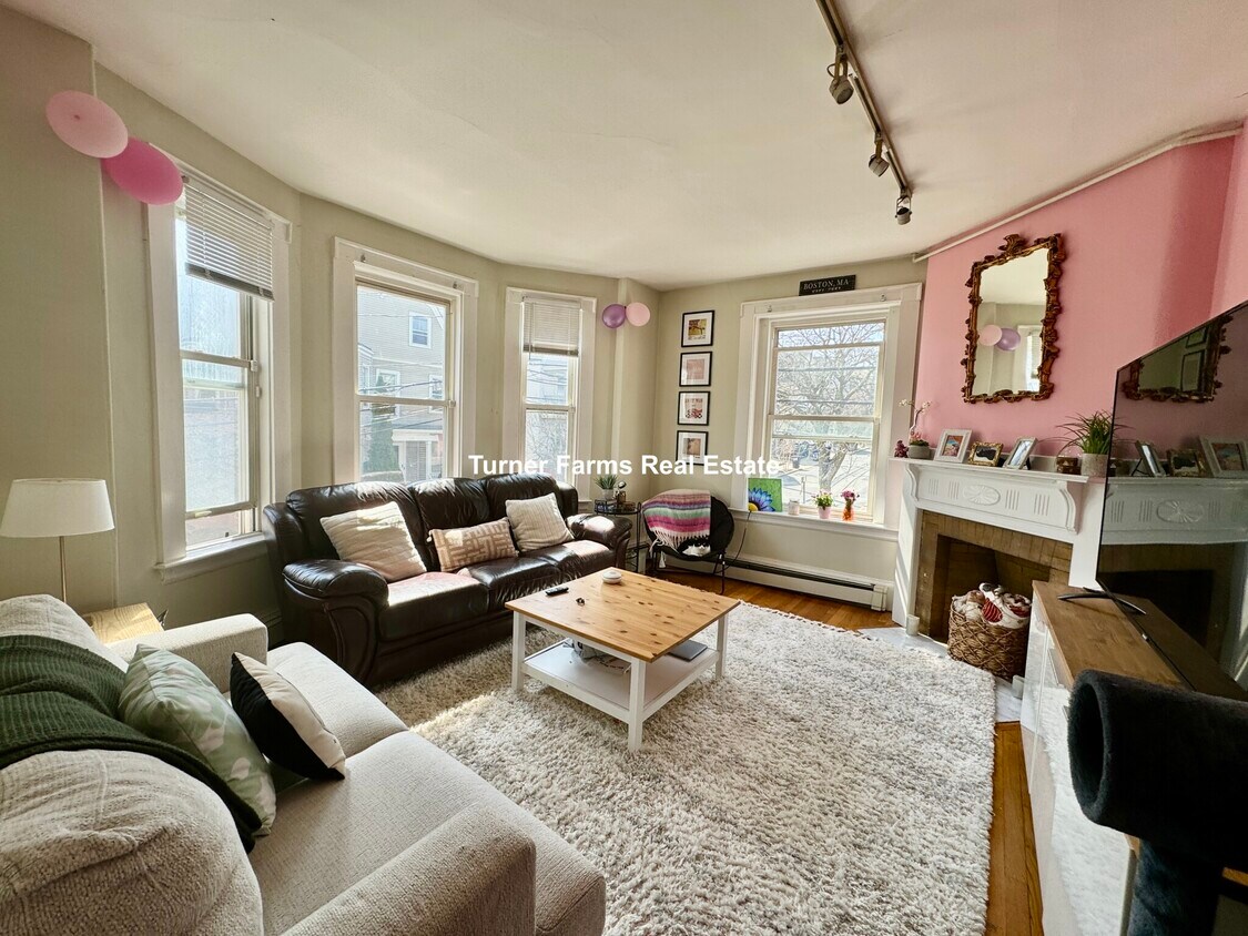 Primary Photo - 108 Central St