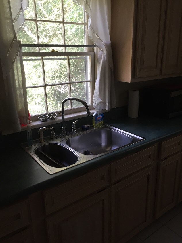 Kitchen - 714 Lee Ave SW