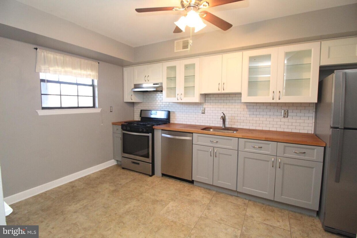 Foto principal - 29 Barclay Ct
