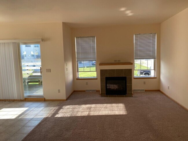 Building Photo - 807 Peace Ln