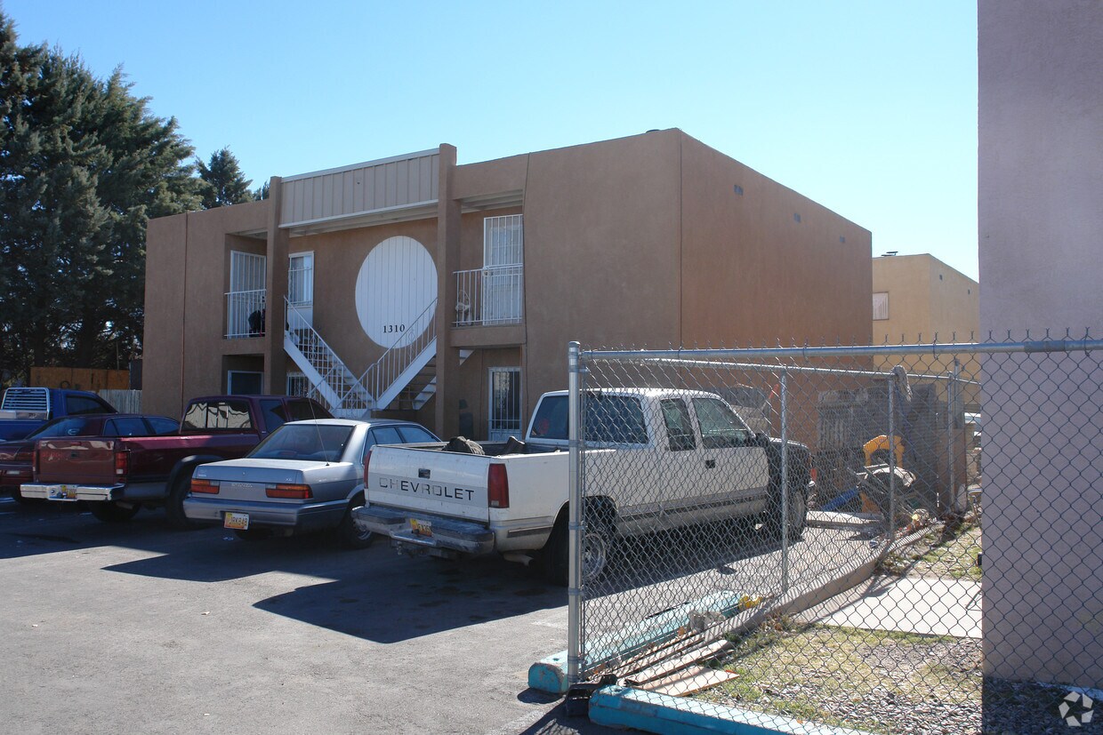 Building Photo - 1310-1326 San Pedro Dr SE