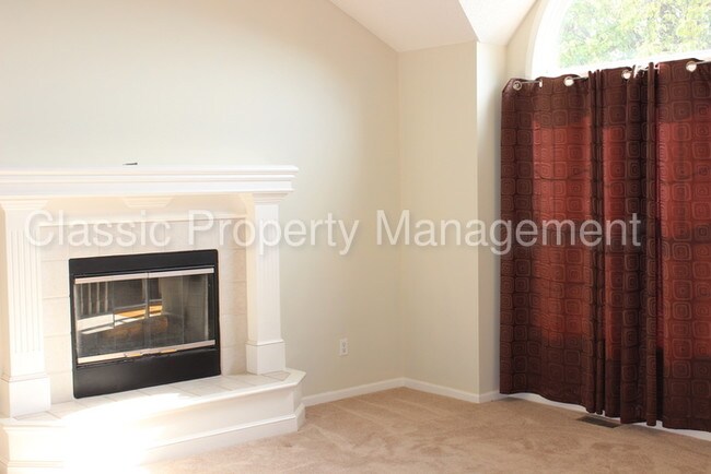 Building Photo - 10608 N Tullis Ave