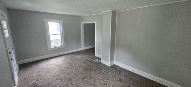 Building Photo - Charming 3-Bedroom Property in Prime Location